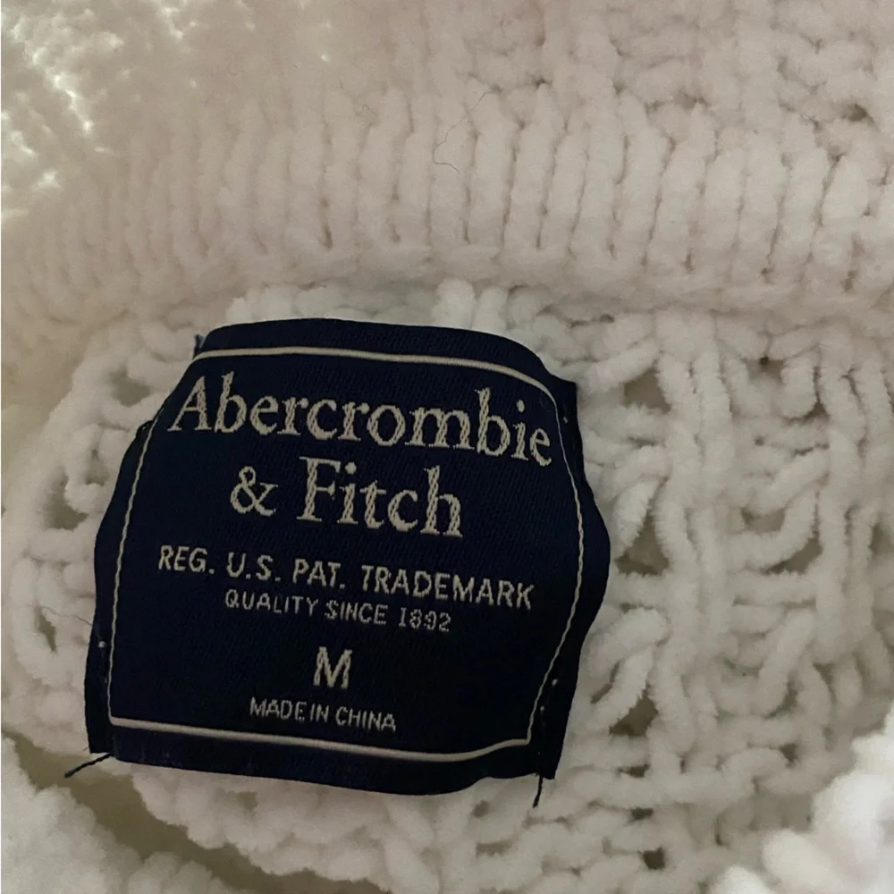 Abercrombie & Fitch Medium White Turtleneck Sweater - Picture 7 of 8